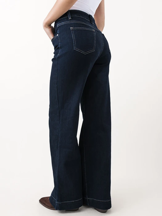 CIEMNE JEANSY Z PROSTĄ NOGAWKĄ GRANATOWE