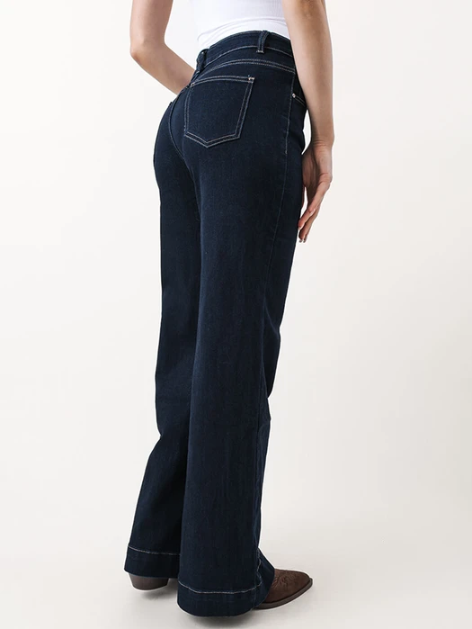 CIEMNE JEANSY Z PROSTĄ NOGAWKĄ GRANATOWE