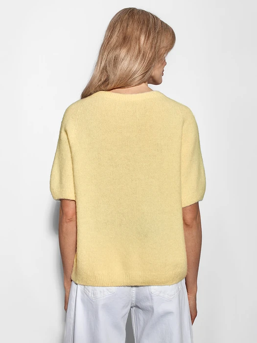 MIĘKKI SWETER BABY ALPACA Z KRÓTKIM RĘKAWEM BUTTER YELLOW