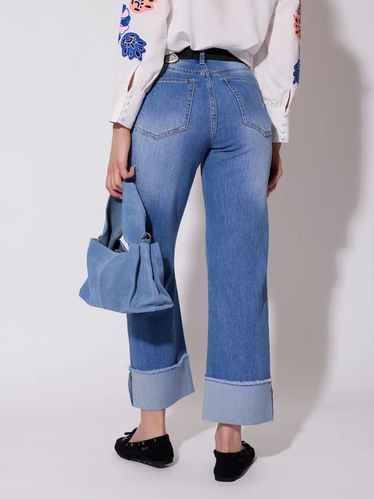 JEANSY Z WYWINIĘTĄ NOGAWKĄ