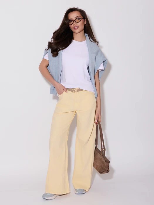 JEANSY Z PROSTĄ NOGAWKĄ BUTTER YELLOW