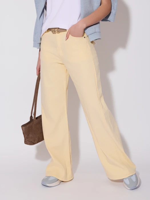 JEANSY Z PROSTĄ NOGAWKĄ BUTTER YELLOW