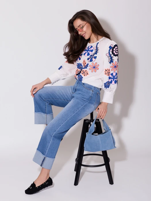 JEANSY Z WYWINIĘTĄ NOGAWKĄ