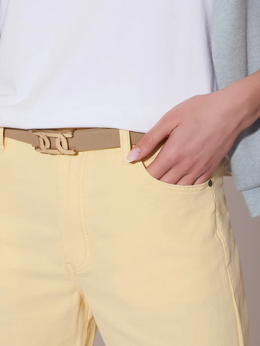 JEANSY Z PROSTĄ NOGAWKĄ BUTTER YELLOW