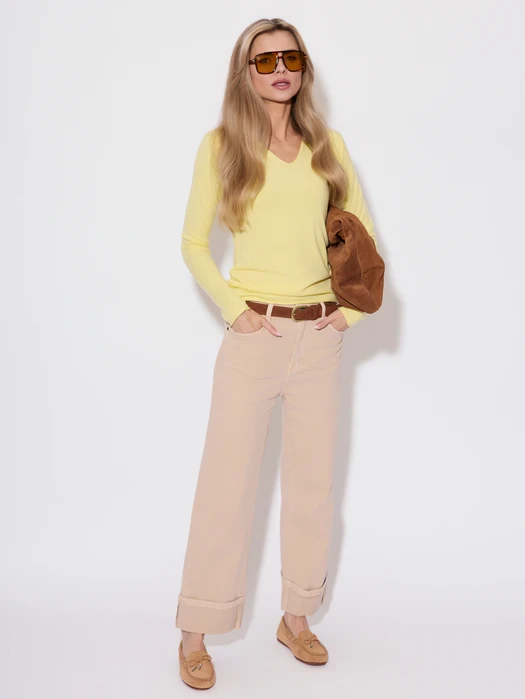 SWETER DOPASOWANY Z DEKOLTEM V BUTTER YELLOW VISCOSE COMFORT