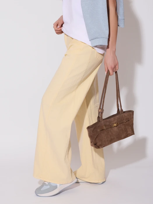 JEANSY Z PROSTĄ NOGAWKĄ BUTTER YELLOW