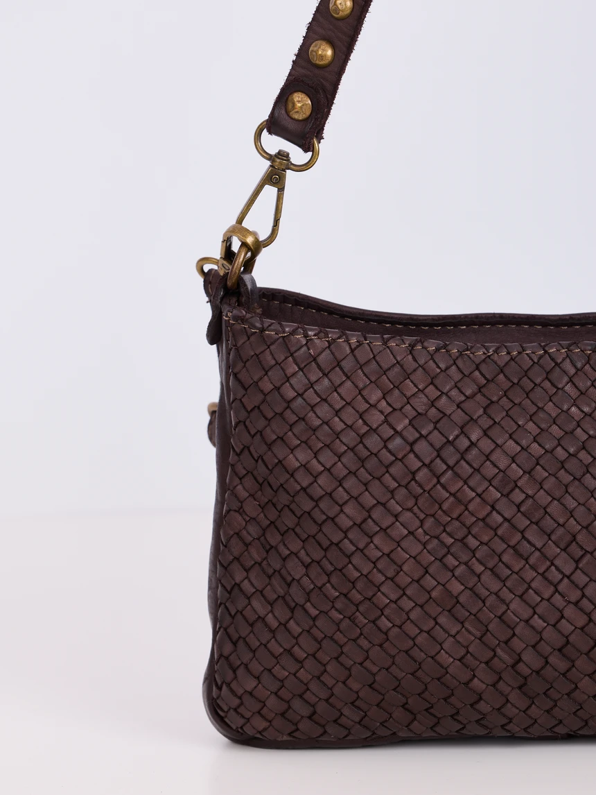 TOREBKA VINTAGE PLECIONA Z NITAMI NA RĄCZCE KAWOWA