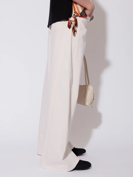 JEANSY Z PROSTĄ NOGAWKĄ ECRU