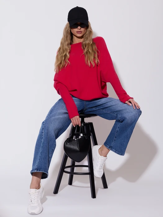 SWETER ASYMETRYCZNY KOPNIĘTY MALINOWY