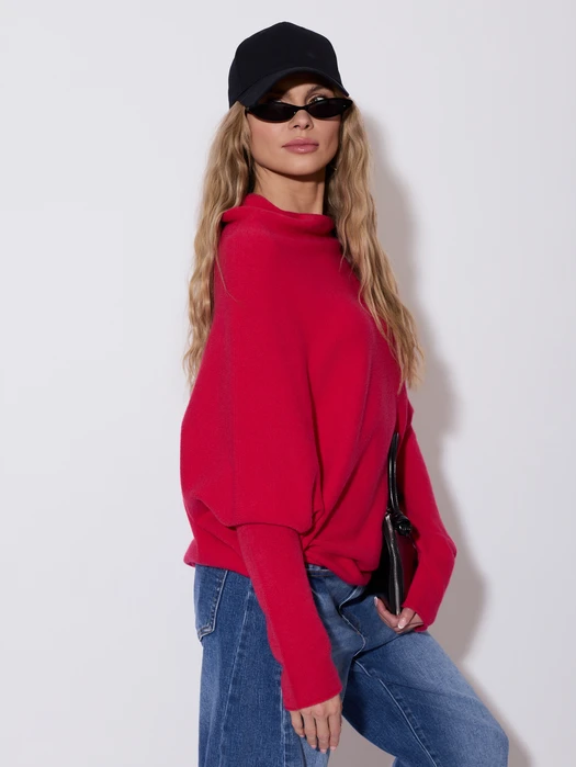 SWETER ASYMETRYCZNY KOPNIĘTY MALINOWY